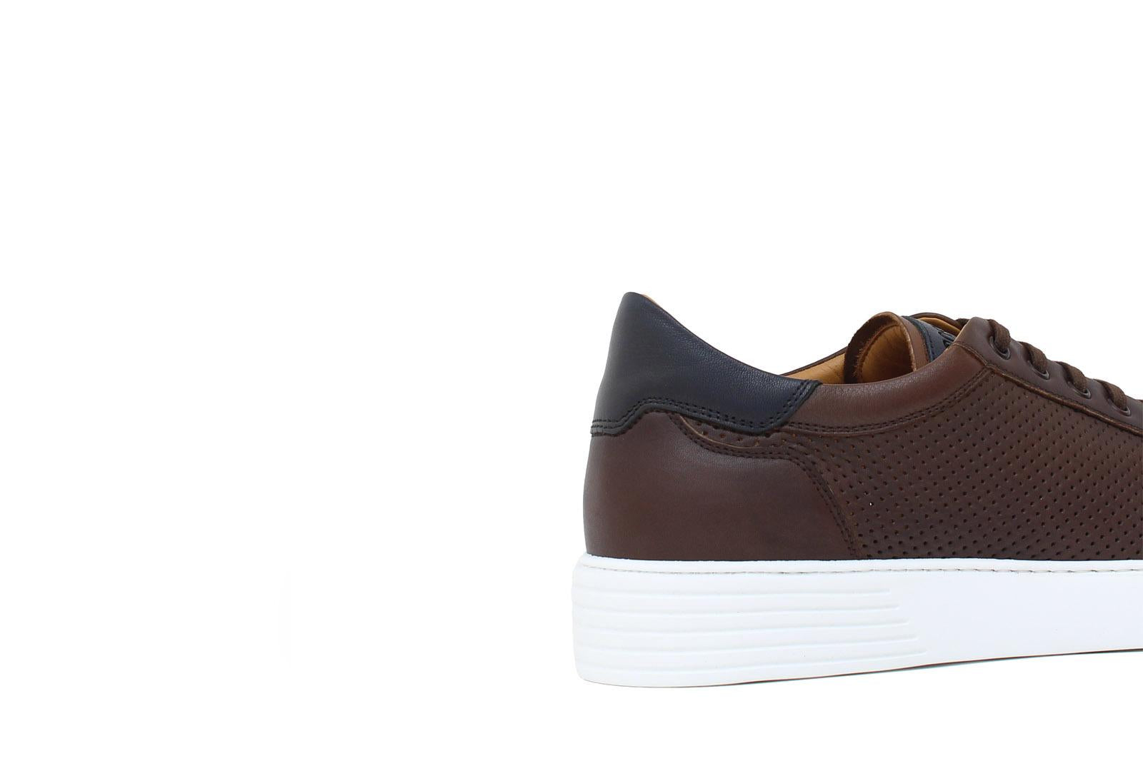 Sneaker in vitello naturale traforato nel colore marrone sfumato e fondo in gomma leggera 326DIXCAS 1104 ROSSI
