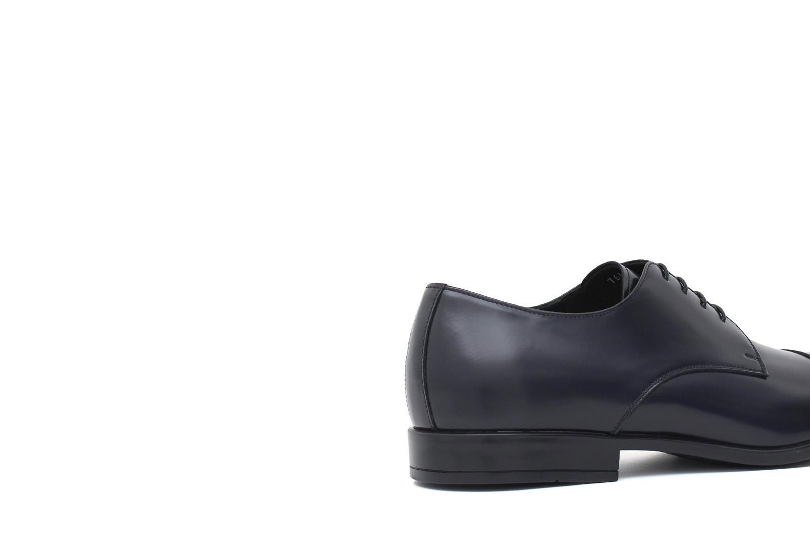 Derby con puntalino in vitello spazzolato blu con fondo in gomma 7666TBLU 237 ROSSI