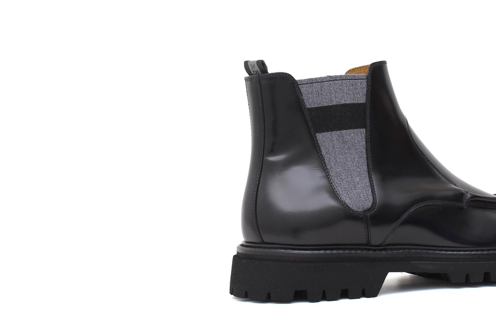 Stivaletto modello beatles in vitello spazzolato semilucido nero e fondo in gomma leggera 881PCANER 22 ROSSI