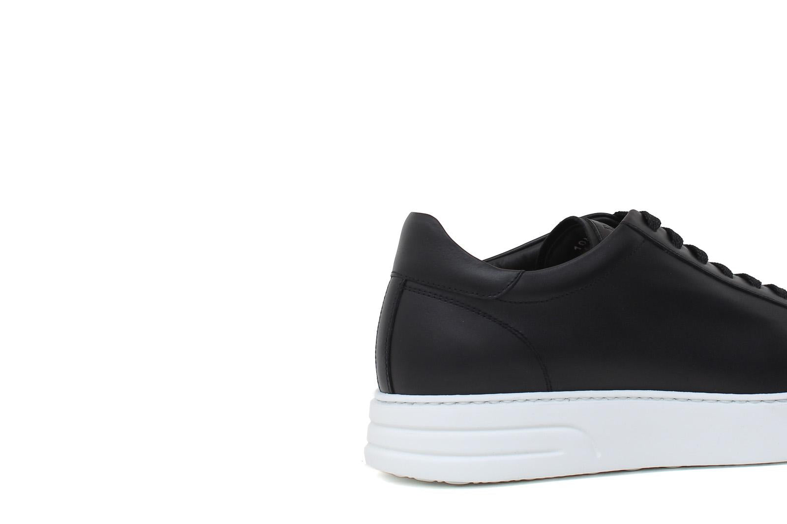 Sneakers in vitello nero e fondo in gomma leggera 1043LPNE 195 ROSSI