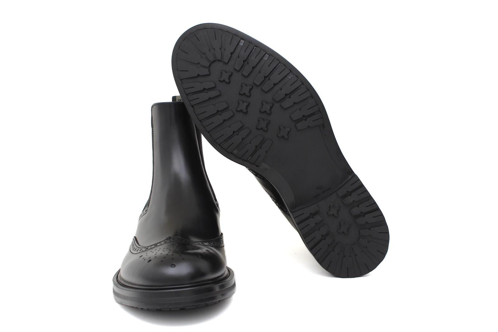 Stivaletto con elastico stile inglese in vitello spazzolato semilucido nero e fondo in gomma 8111PCNER 264 ROSSI