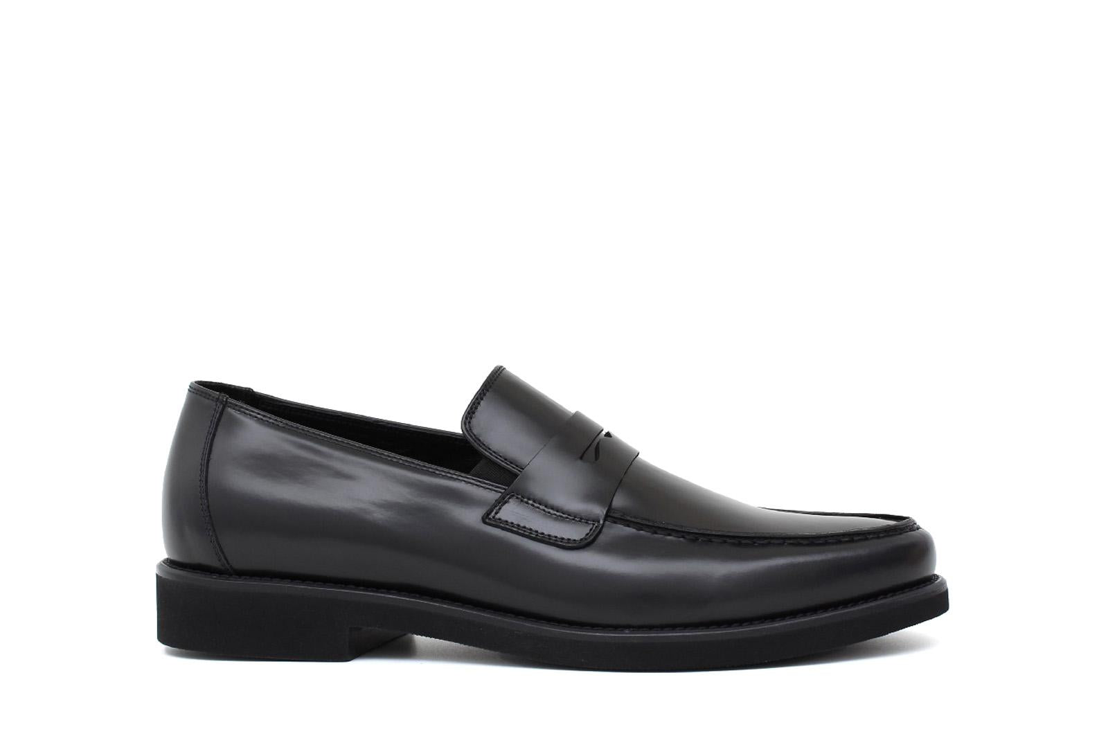Mocassino con mascherina in vitello spazzolato nero e fondo in gomma 6834TINE 514 ROSSI