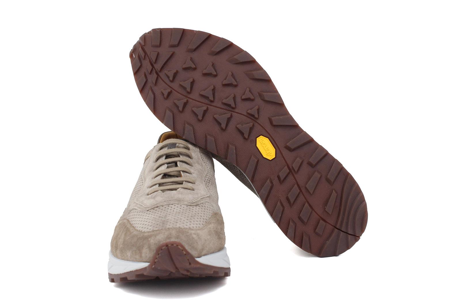 Sneaker in camoscio traforato colore sabbia e fondo leggero Vibram 1010FLTCLO 504 ROSSI