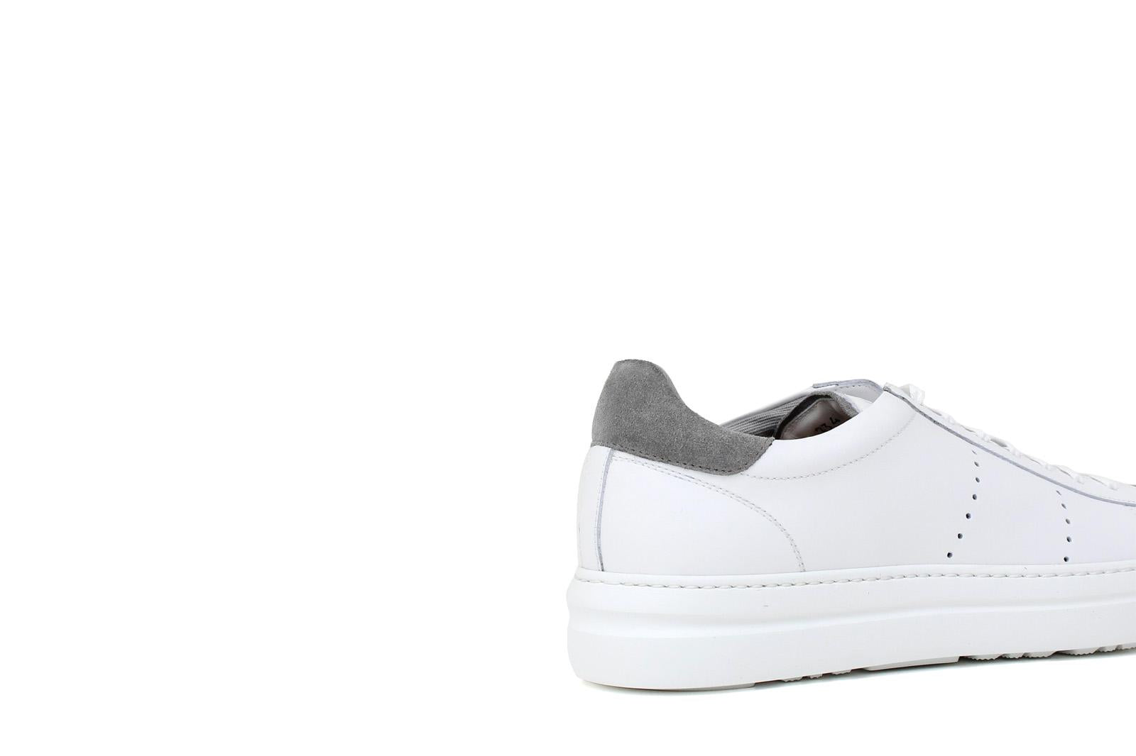 Sneaker in vitello bianco con riporti in camoscio grigio e fondo in gomma leggera 234FPIOM 482 UN ROSSI
