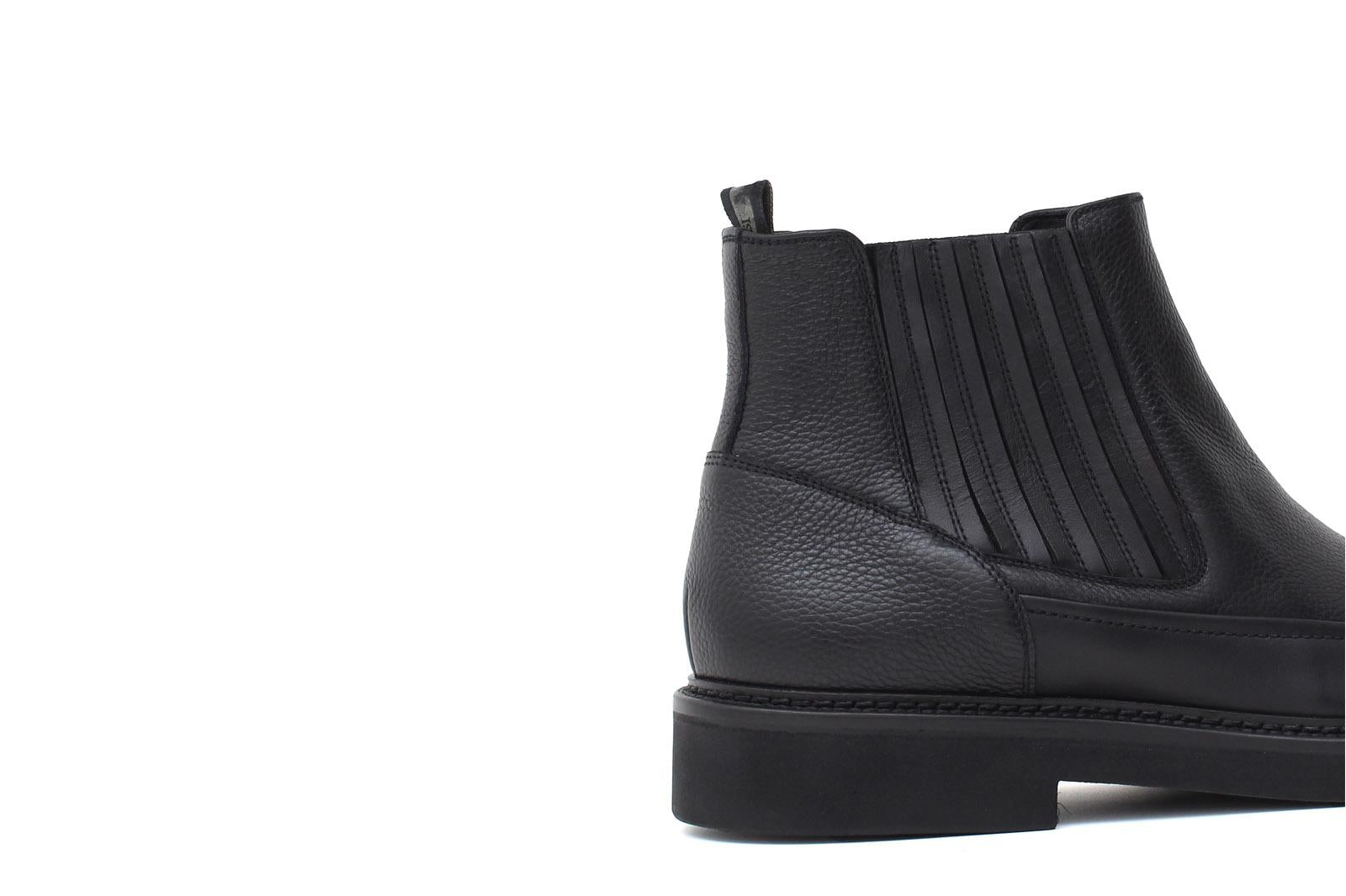 Stivaletto con zip interna ed elastico esterno in vitello liscio e bottalato nero con fondo gomma 855PZPN 426 ROSSI