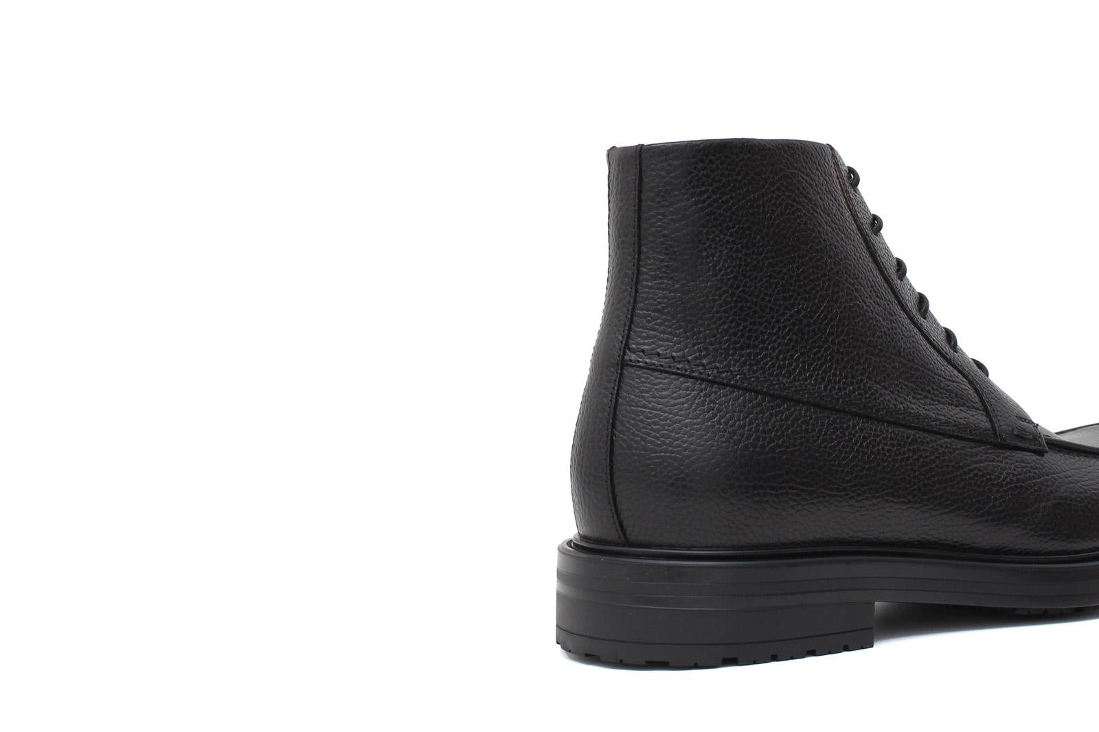 Stivaletto stringato in vitello chicchino nero con fondo gomma 9290PCVNE 621 ROSSI