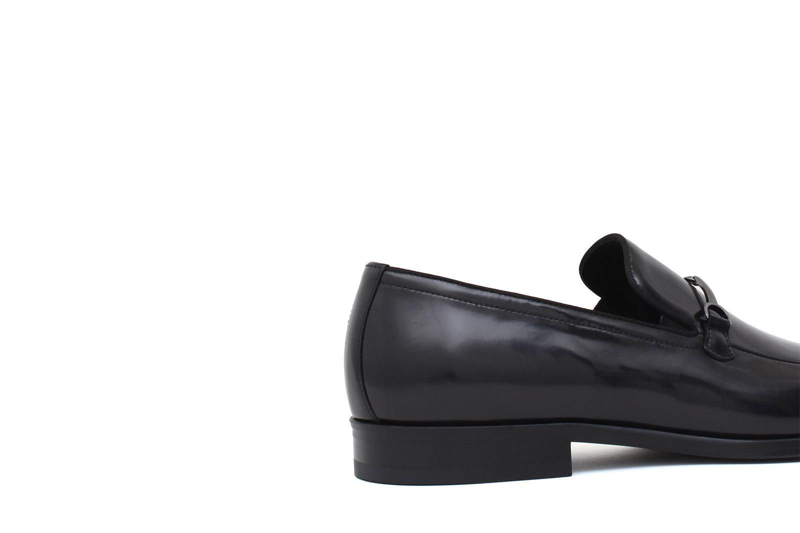 Mocassino con accessorio in vitello spazzolato nero con fondo in cuoio 621TNER 396 ROSSI