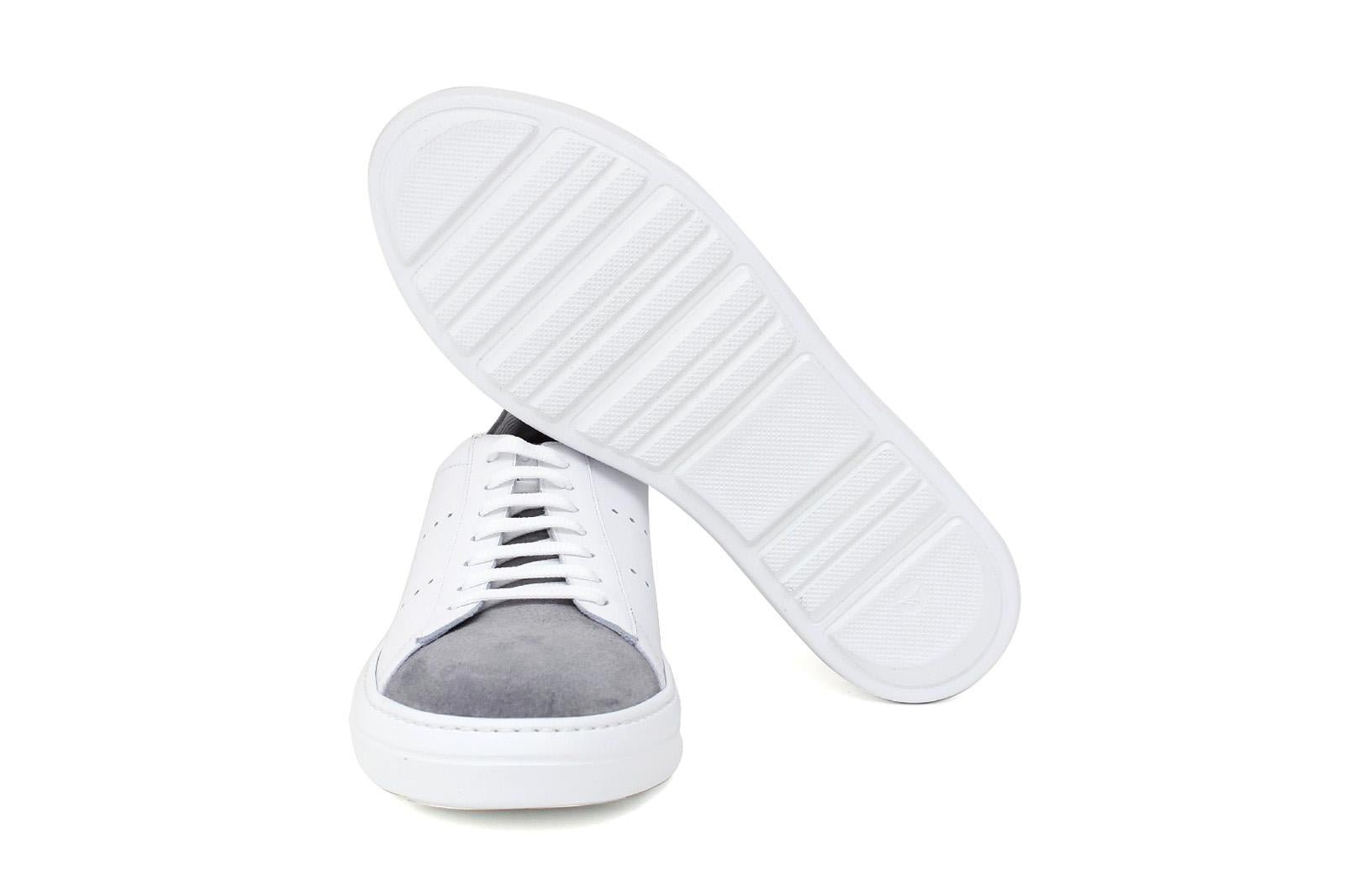 Sneaker in vitello bianco con riporti in camoscio grigio e fondo in gomma leggera 234FPIOM 482 UN ROSSI