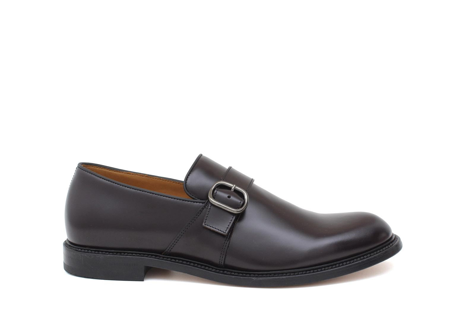 Mocassino con fibbia in vitello spazzolato bordò con fondo in cuoio antiscivolo cucito 8700CBOR 243  UN ROSSI 