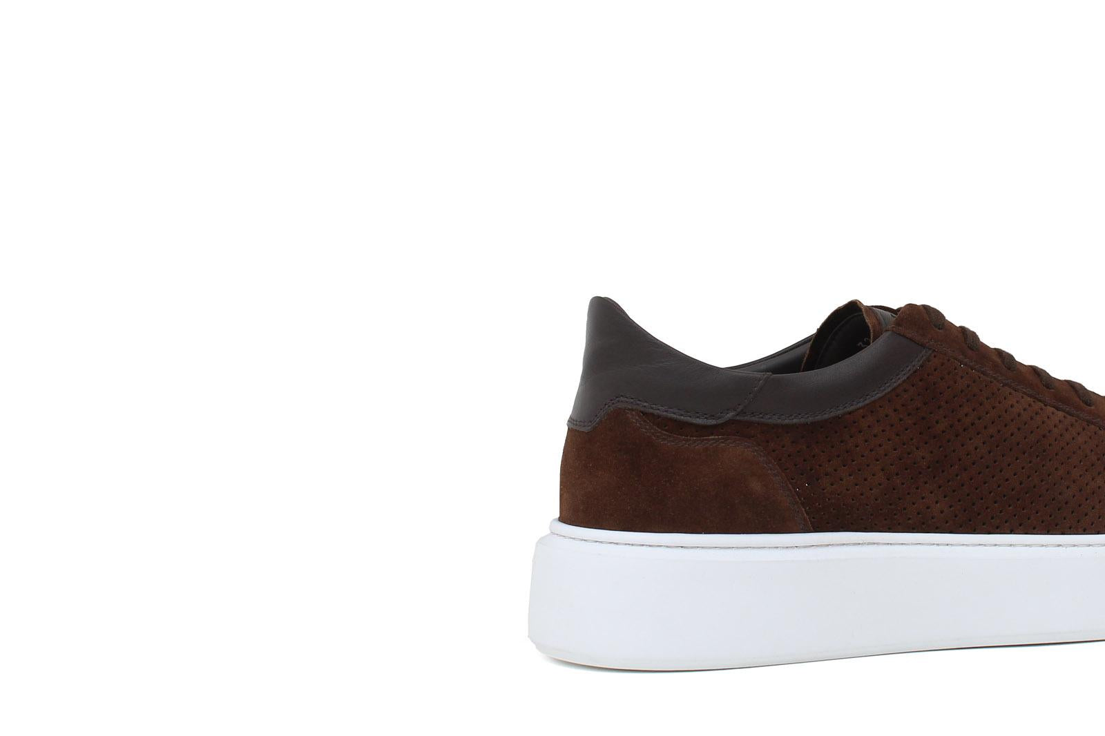 Sneaker in camoscio traforato color ciocolat e fondo in gomma leggera 326COCFLO 1096 ROSSI 