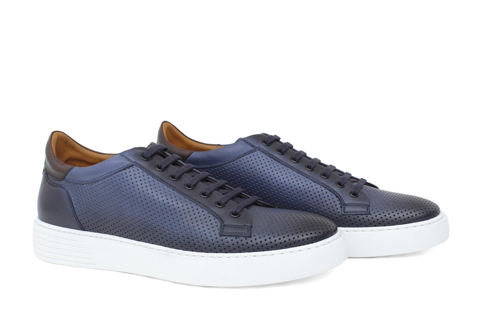 Sneaker in vitello naturale  traforato nel colore navy sfumato e fondo in gomma leggera 326DIXJ 73 ROSSI 