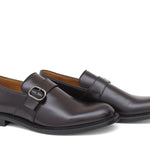 Mocassino con fibbia in vitello spazzolato bordò con fondo in cuoio antiscivolo cucito 8700CBOR 243  UN ROSSI 