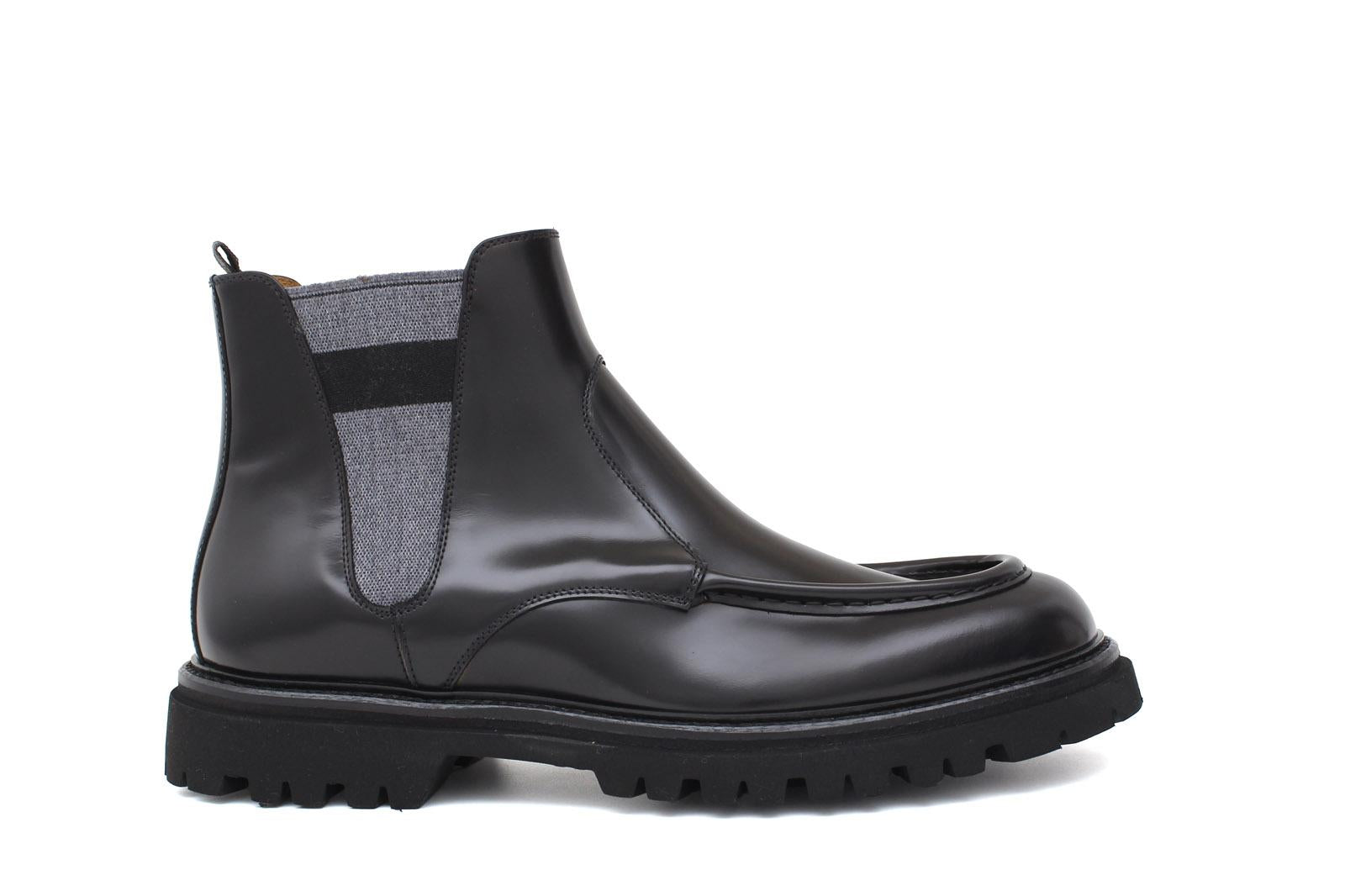 Stivaletto modello beatles in vitello spazzolato semilucido nero e fondo in gomma leggera 881PCANER 22 ROSSI 