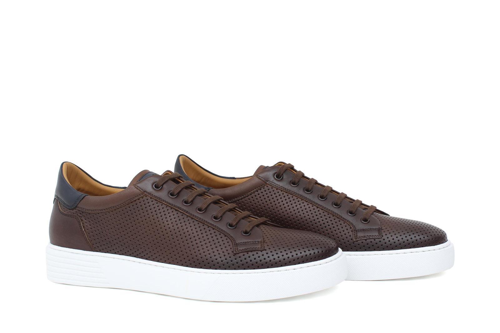 Sneaker in vitello naturale  traforato nel colore marrone sfumato e fondo in gomma leggera 326DIXCAS 1104 ROSSI 