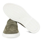 Mocassino slip on in camoscio lavato color verde con fondo in gomma extralight 1470TAVER 74  UN ROSSI 