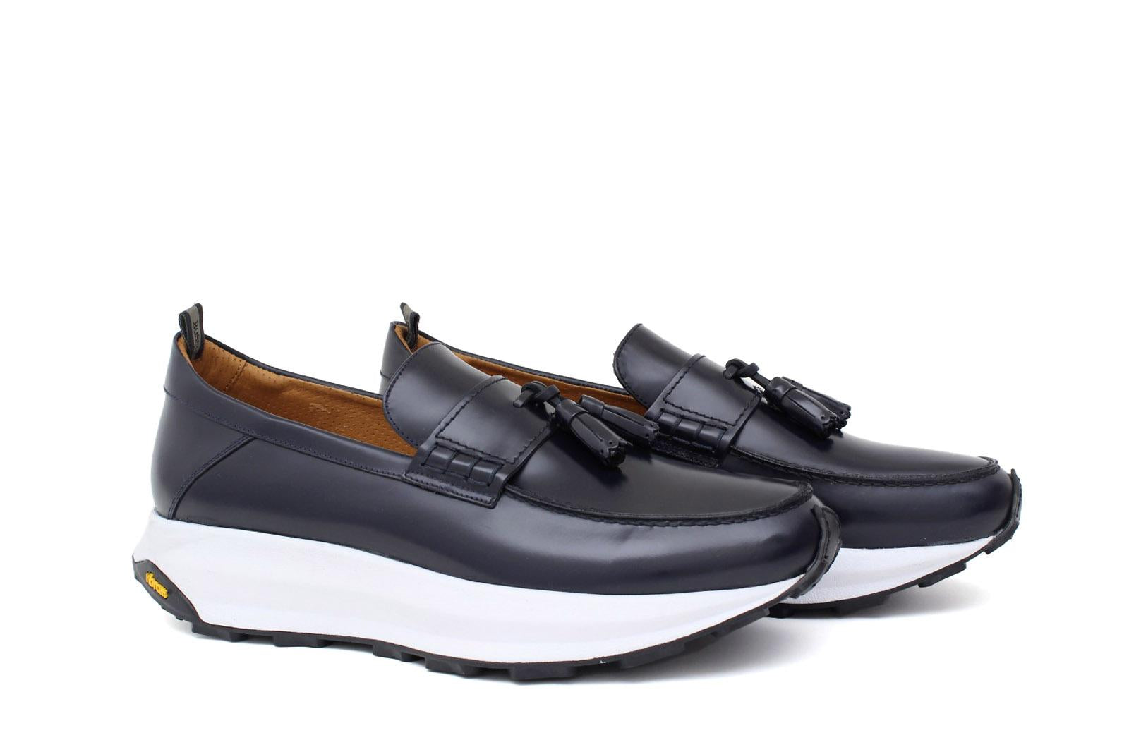 Mocassino con mappine  sportivo in vitello spazzolato blu con fondo vibram leggero 276CALB 456 ROSSI 