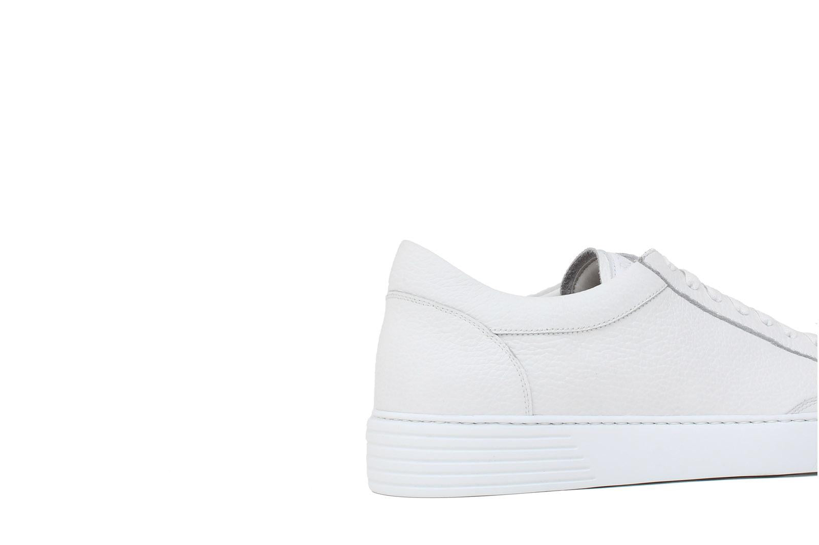 Sneaker in vitello dollaro color off white e fondo in gomma leggera cucito 643LBOW 997 ROSSI 