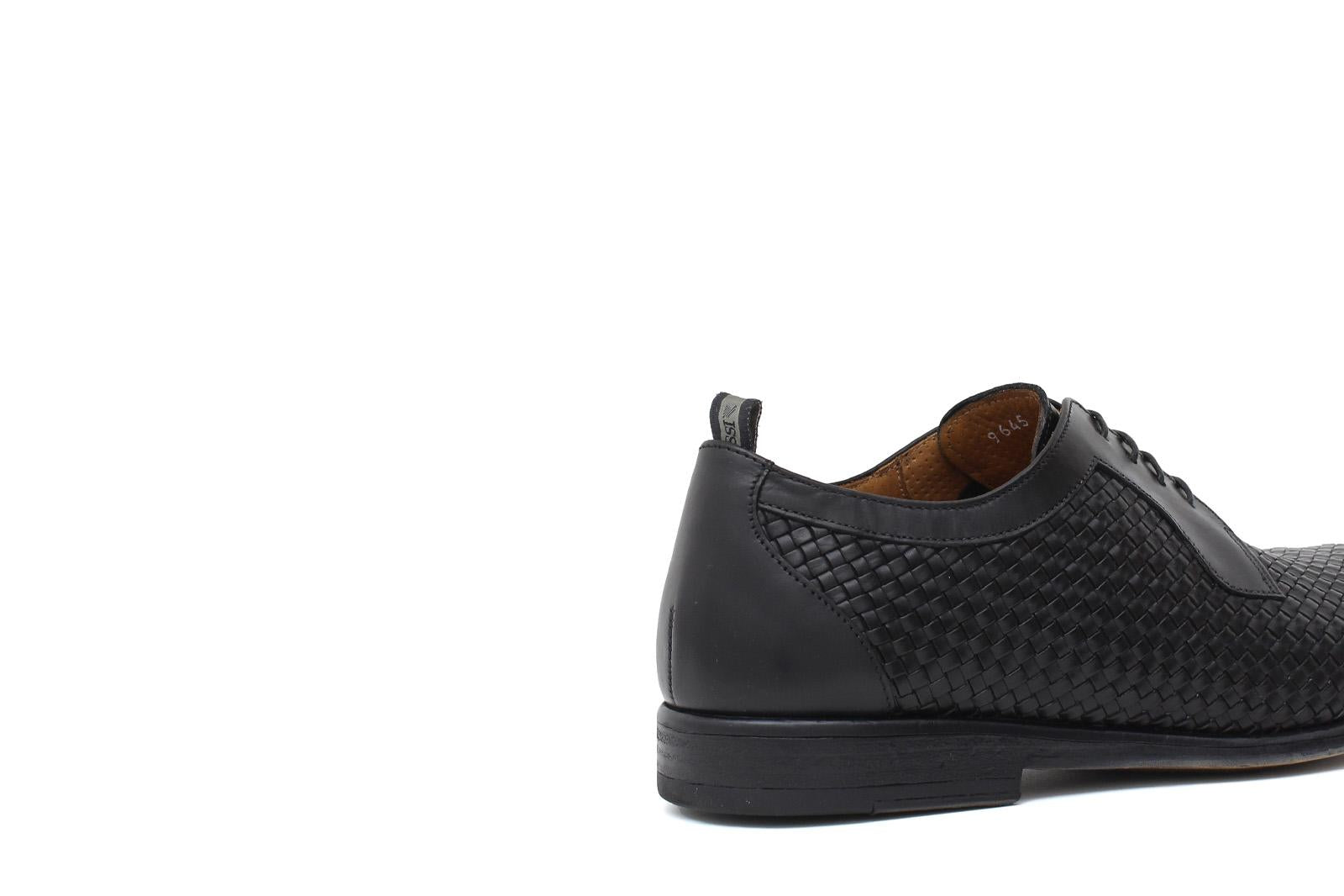 Derby in vitellino intrecciato color nero con fondo in gomma cucito blake 9645VTNE 308  UN ROSSI 