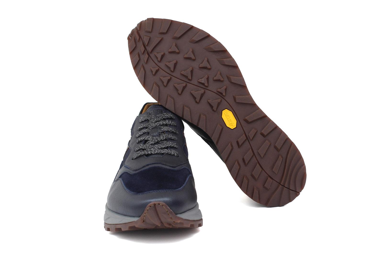 Sneakers in pelle blu con dettaglia testa di moro e riporto in camoscio blu con fondo vibram 800BBLU 391 ROSSI 