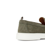 Mocassino slip on in camoscio lavato color verde con fondo in gomma extralight 1470TAVER 74  UN ROSSI 