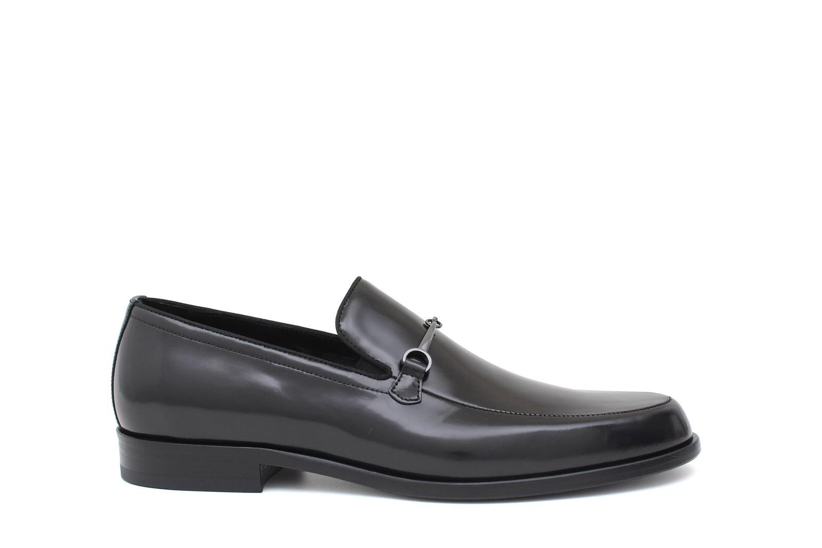 Mocassino con accessorio in vitello spazzolato nero con fondo in cuoio 621TNER 396 ROSSI 