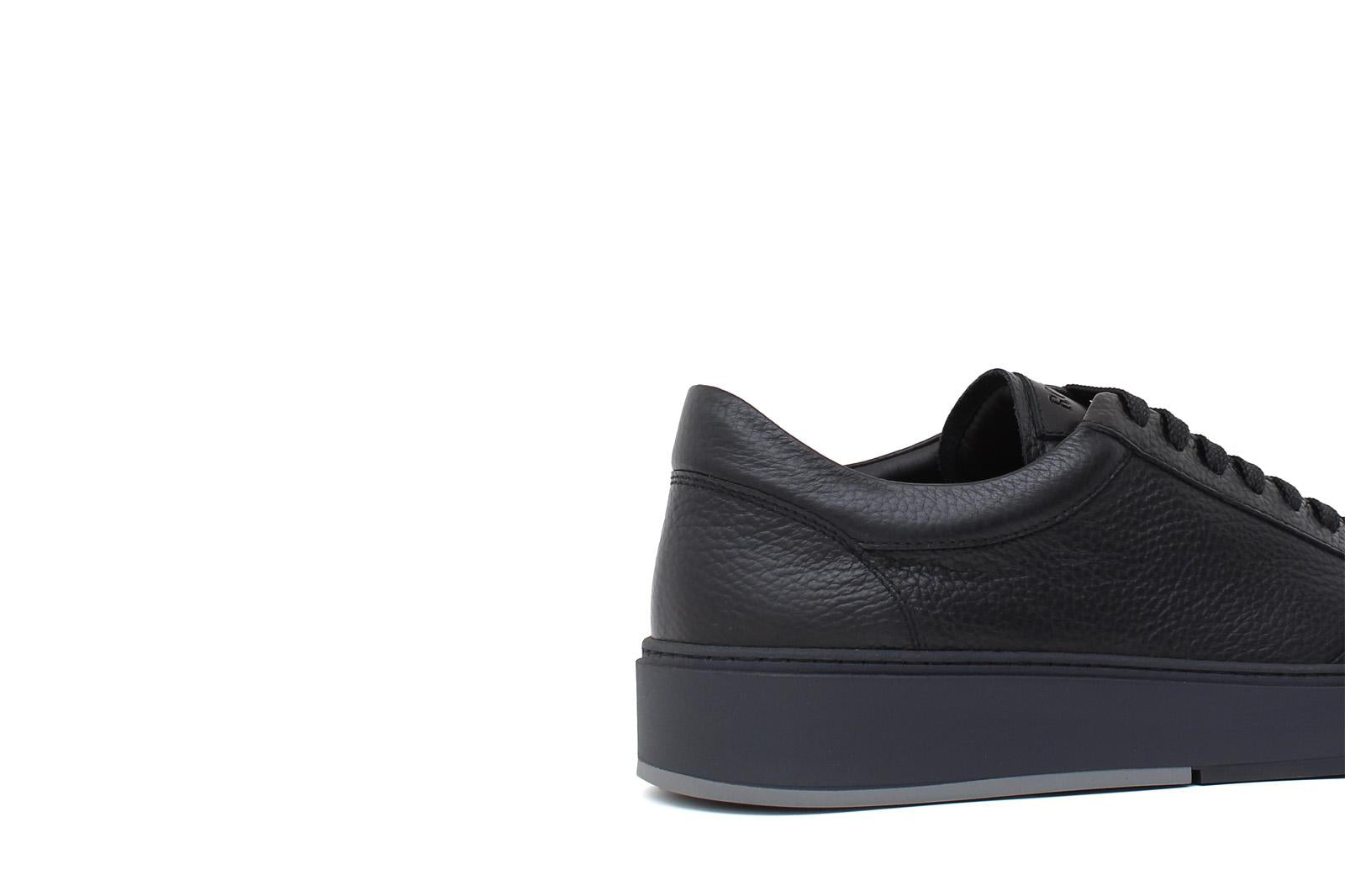 Sneaker in vitello bottalato nero con fondo in gomma tricolore 643LGVBN 617 ROSSI 