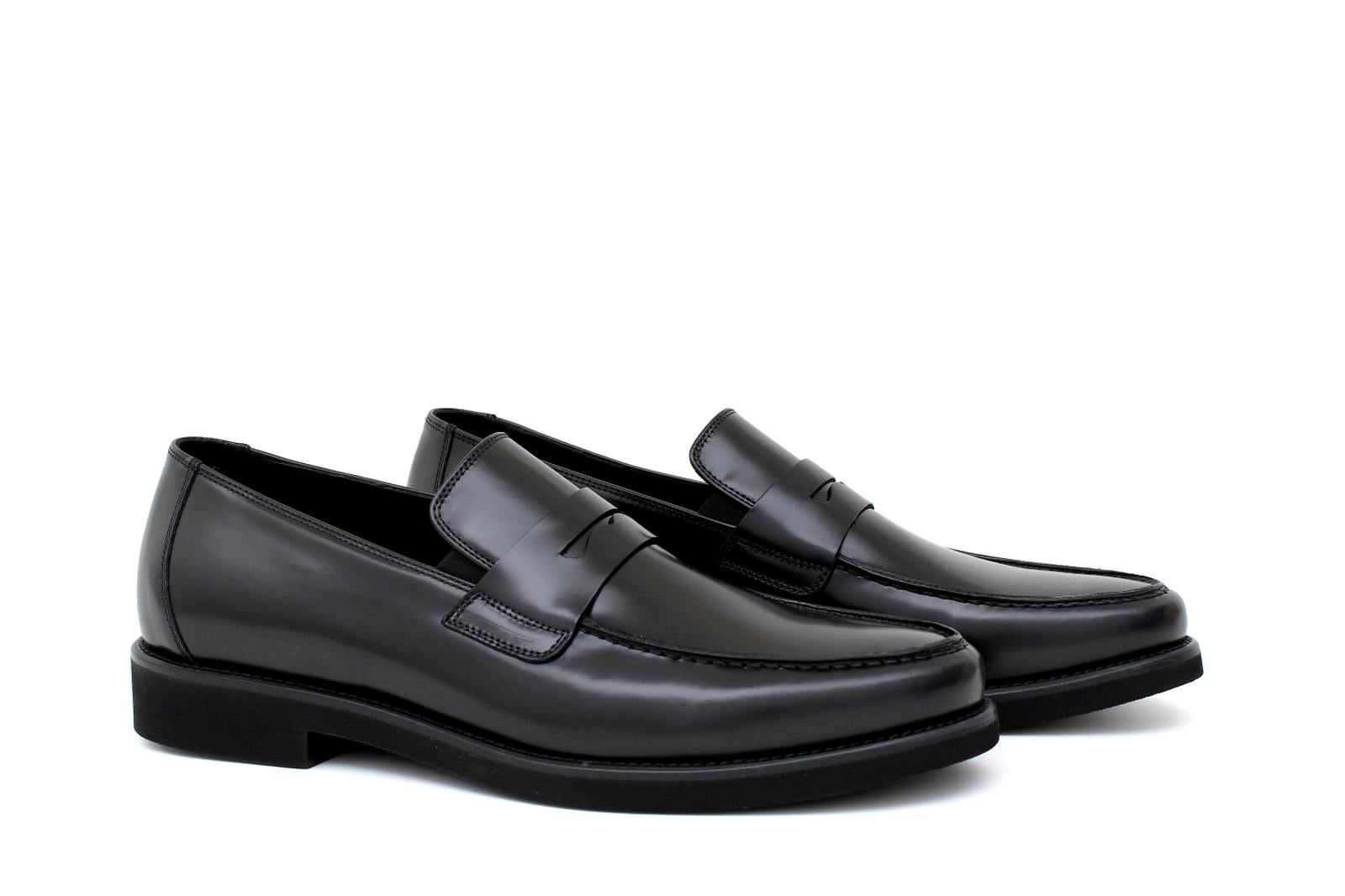 Mocassino con mascherina in vitello spazzolato nero  e fondo in gomma 6834TINE 514 ROSSI 