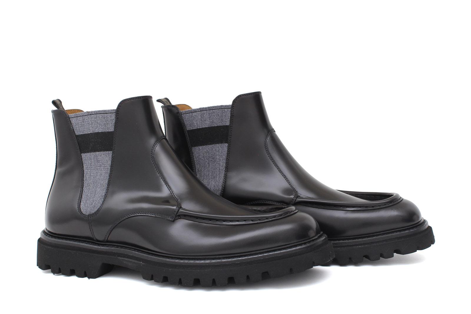 Stivaletto modello beatles in vitello spazzolato semilucido nero e fondo in gomma leggera 881PCANER 22 ROSSI 
