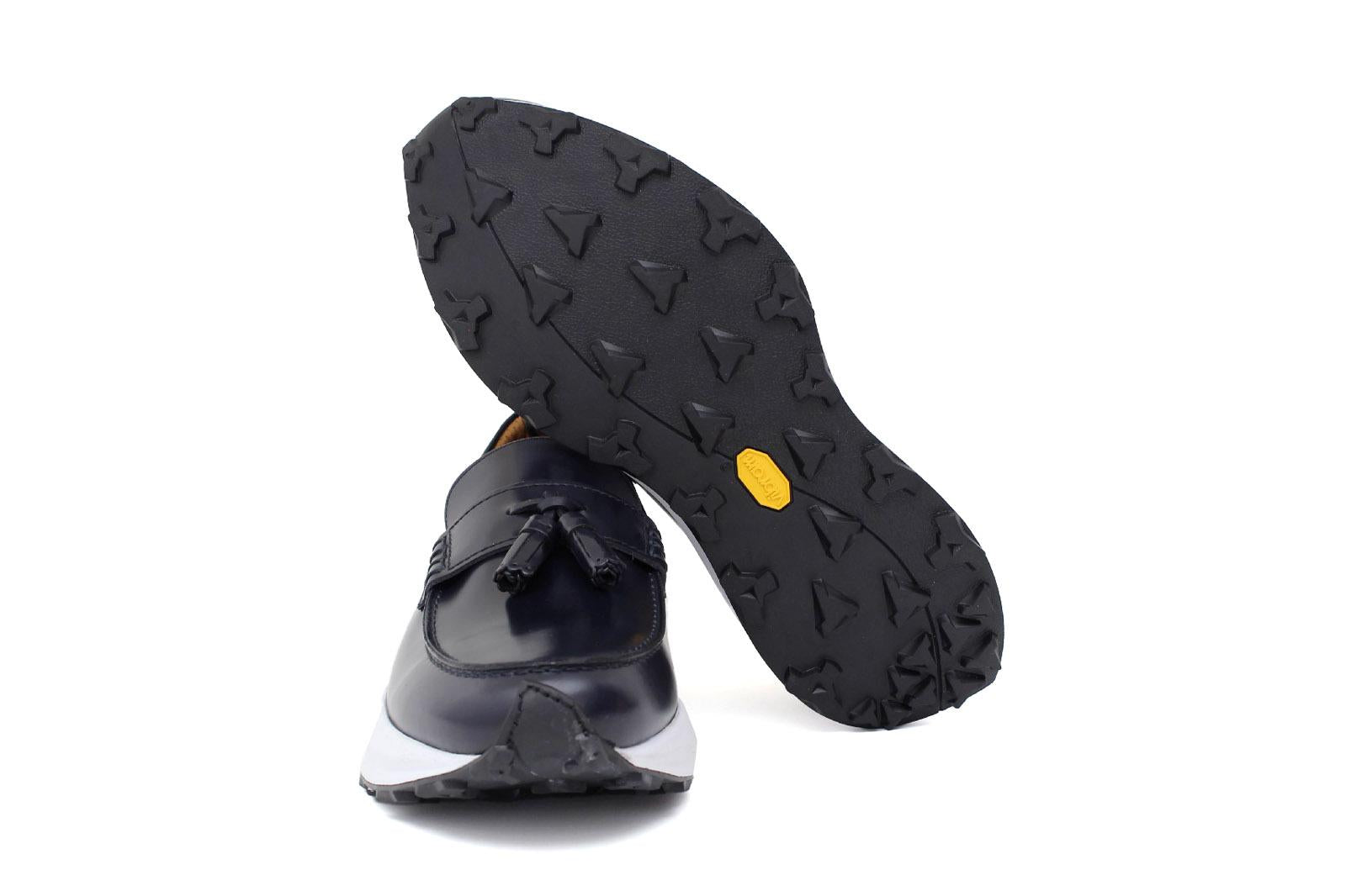 Mocassino con mappine  sportivo in vitello spazzolato blu con fondo vibram leggero 276CALB 456 ROSSI 