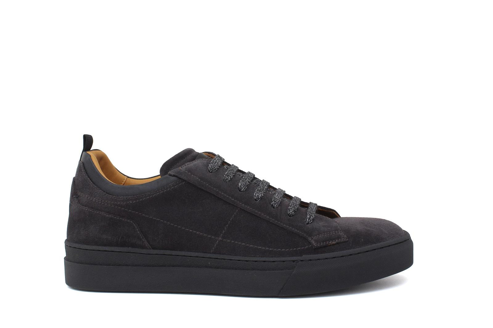 Sneakers in camoscio ingrassato colore carbone con fondo in gomma 872HSCAR 20  UN ROSSI 