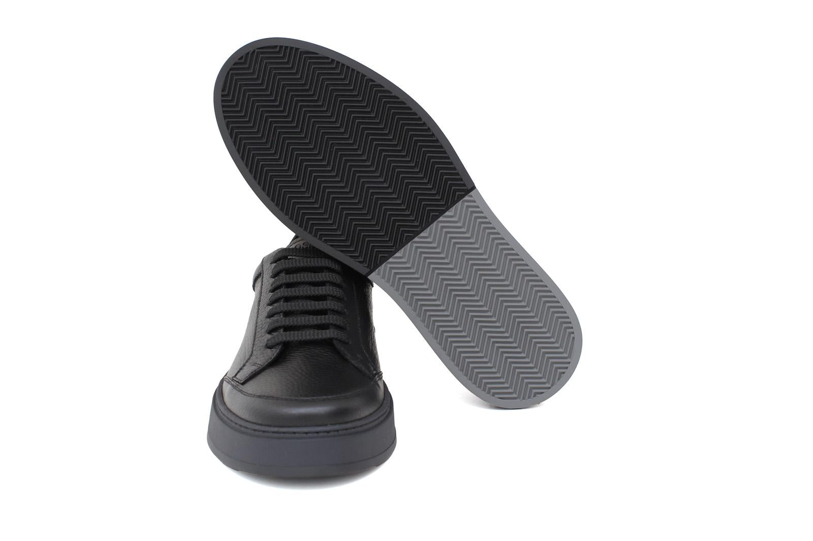 Sneaker in vitello bottalato nero con fondo in gomma tricolore 643LGVBN 617 ROSSI 