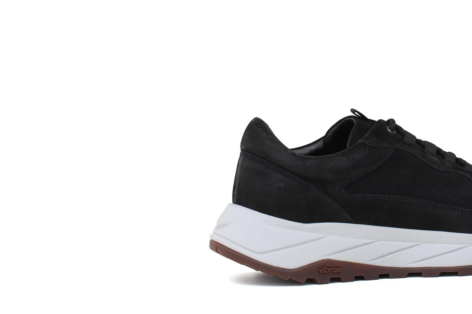 Sneakers in vitello nabuk nero con fondo in gomma leggero vibram 1261BRNE 47 ROSSI 