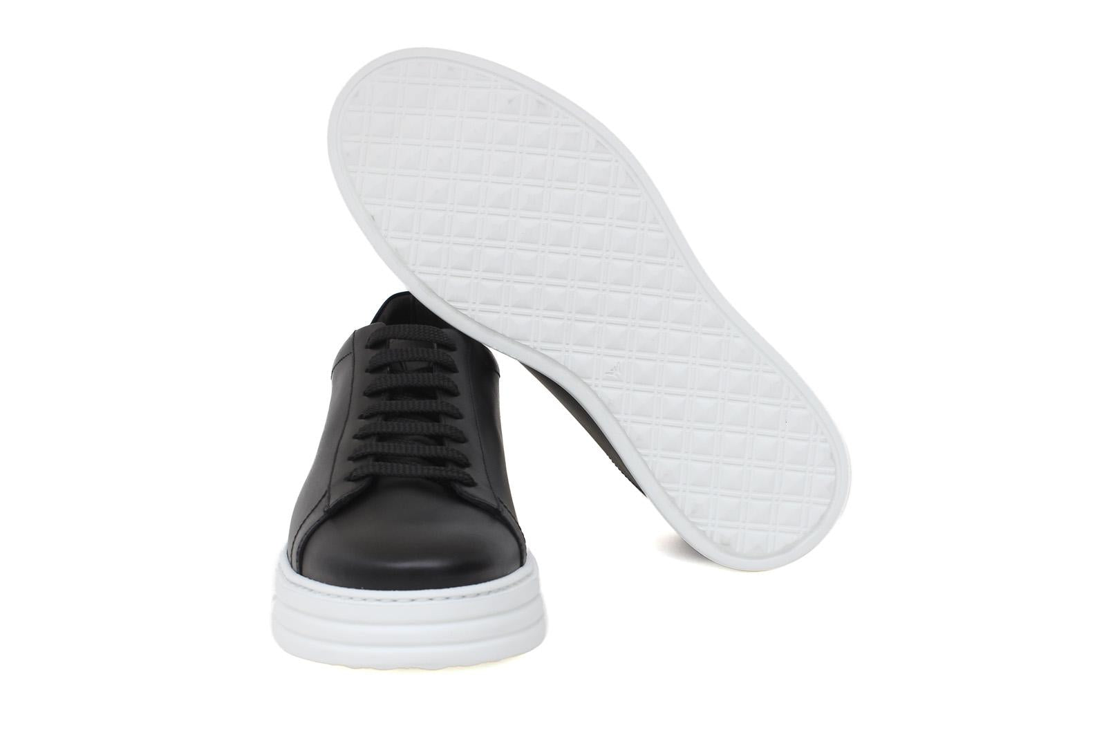 Sneakers in vitello nero e fondo in gomma leggera 1043LPNE 195 ROSSI 