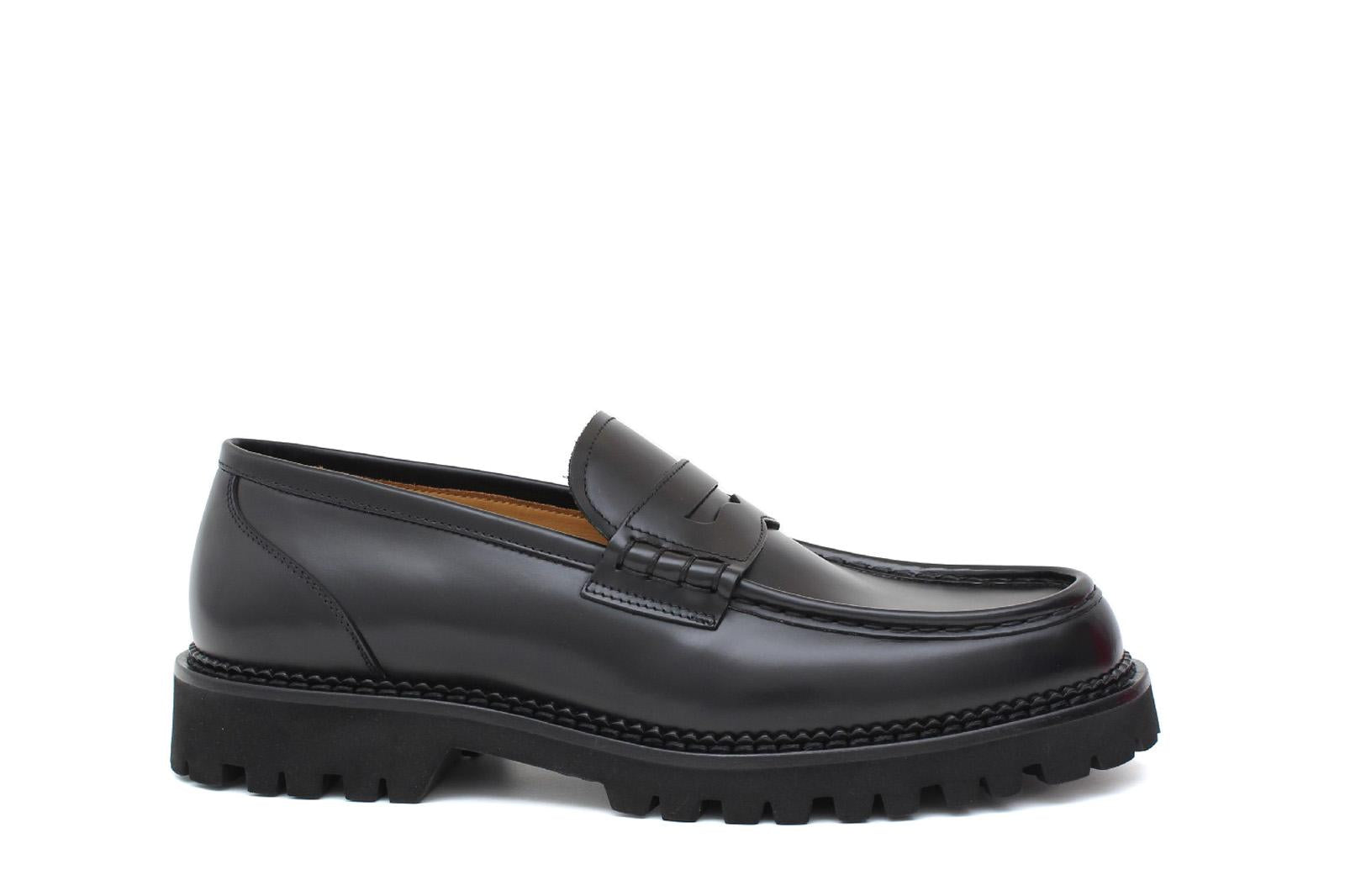 Mocassino College bordato in vitello spazzolato nero e fondo in gomma leggera 403CALNE 78 ROSSI 