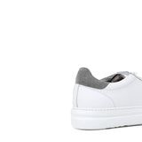 Sneaker in vitello bianco con riporti  in camoscio grigio e fondo in gomma leggera 234FPIOM 482  UN ROSSI 