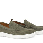 Mocassino slip on in camoscio lavato color verde con fondo in gomma extralight 1470TAVER 74  UN ROSSI 