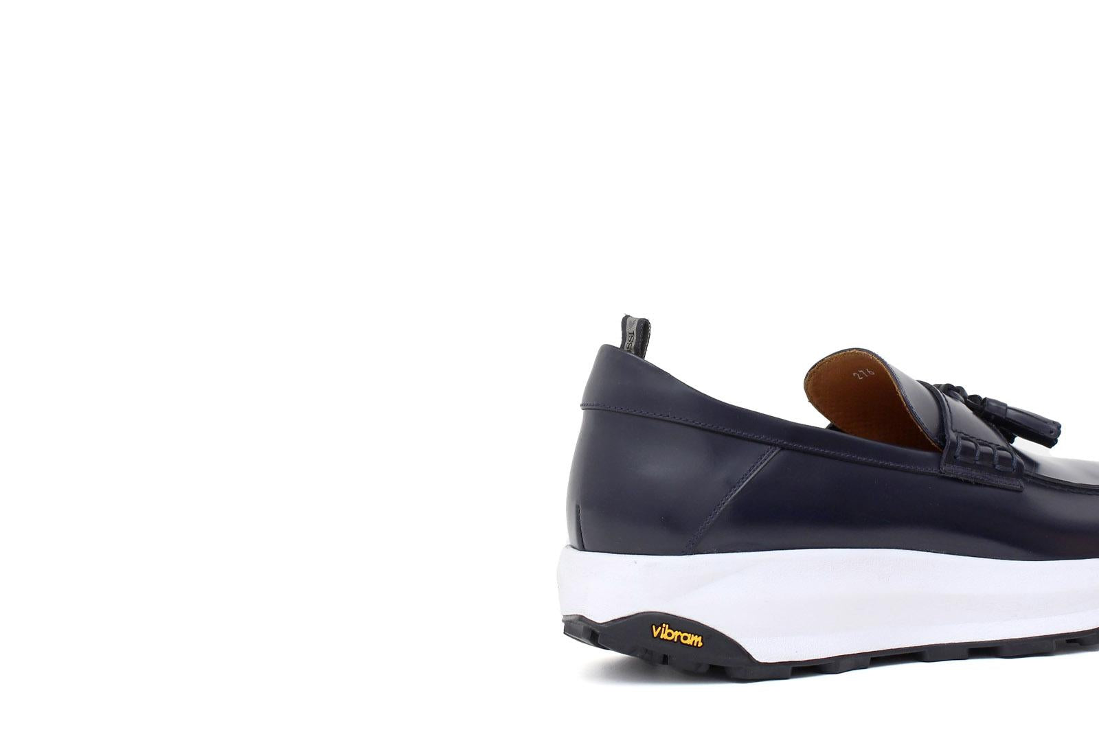 Mocassino con mappine  sportivo in vitello spazzolato blu con fondo vibram leggero 276CALB 456 ROSSI 