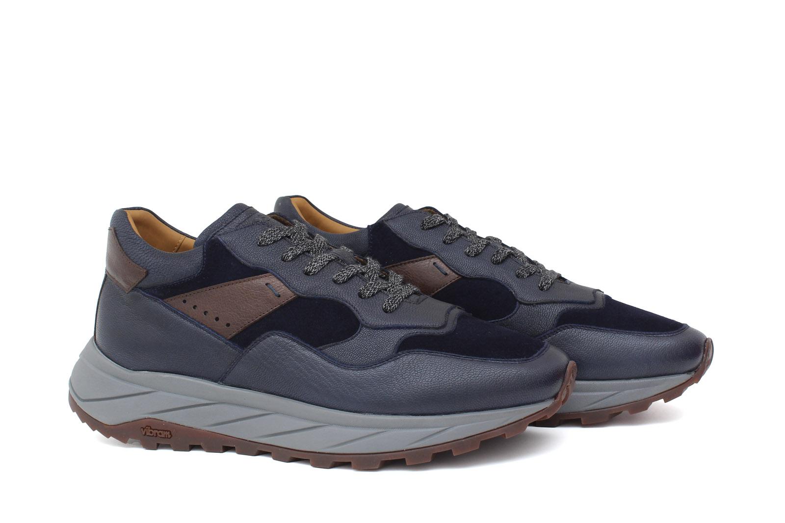 Sneakers in pelle blu con dettaglia testa di moro e riporto in camoscio blu con fondo vibram 800BBLU 391 ROSSI 