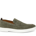 Mocassino slip on in camoscio lavato color verde con fondo in gomma extralight 1470TAVER 74  UN ROSSI 