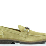 Mocassino in camoscio color paglia con fondo in gomma porosa leggera 8705SALC 57  UN ROSSI 