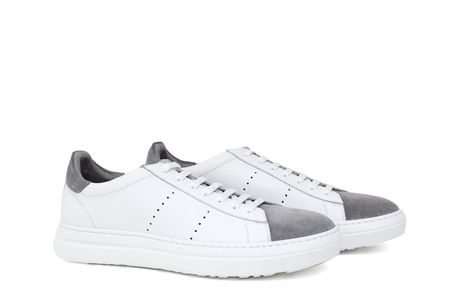 Sneaker in vitello bianco con riporti  in camoscio grigio e fondo in gomma leggera 234FPIOM 482  UN ROSSI 